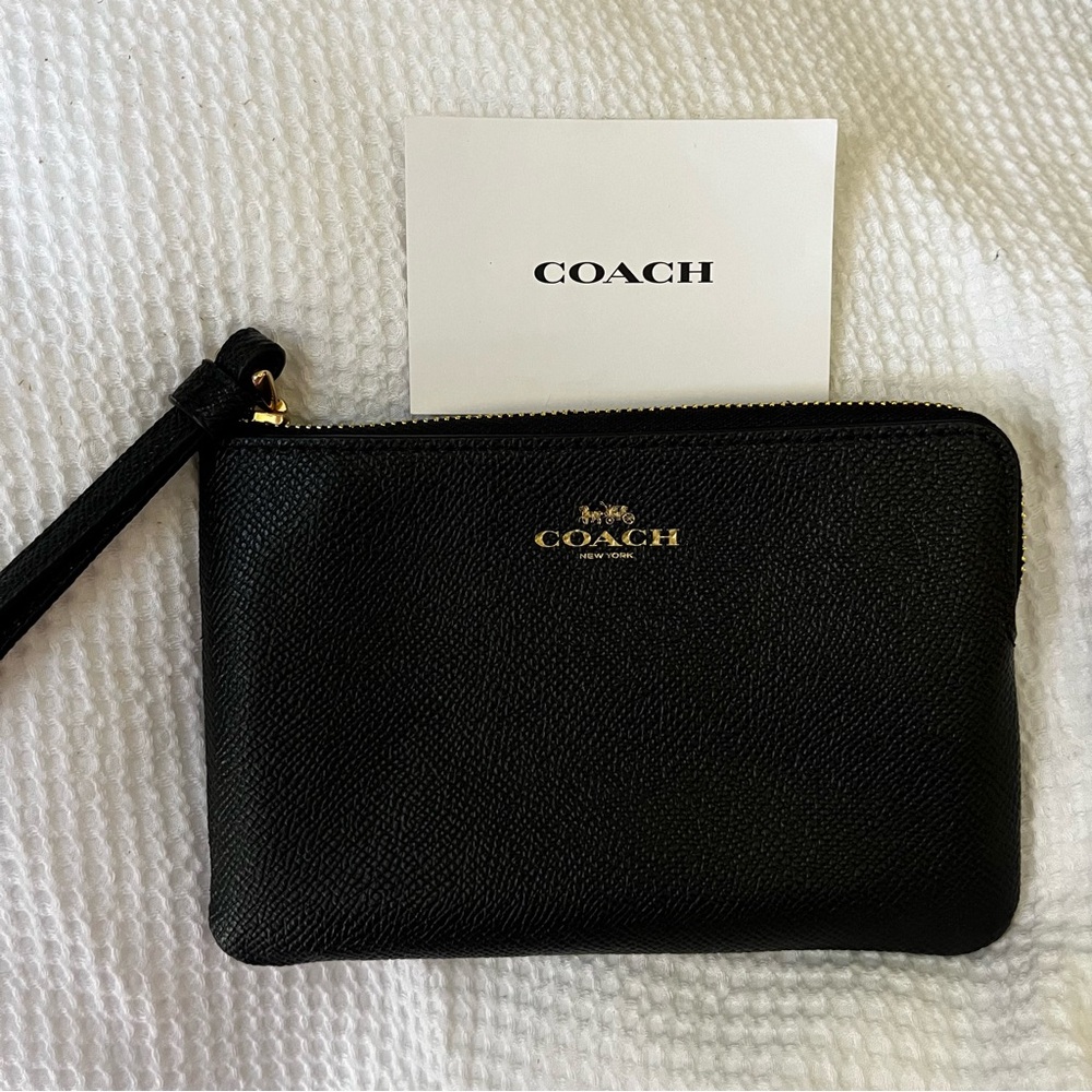 Coach pebbled leather wristlet NEW
